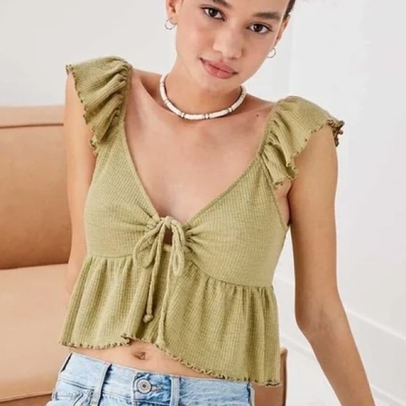American Eagle Outfitters Tops - American Eagle Flutter Sleeve Crop Top